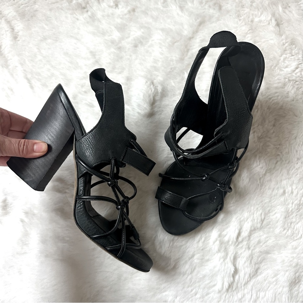 LD Tuttle Leather Strappy Buckle Heel‎ Sandals Size: 39 9